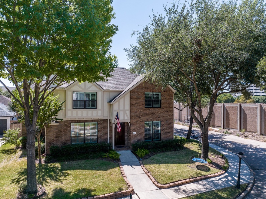 10327 Briar River Dr, Houston, TX 77042 - photo 1