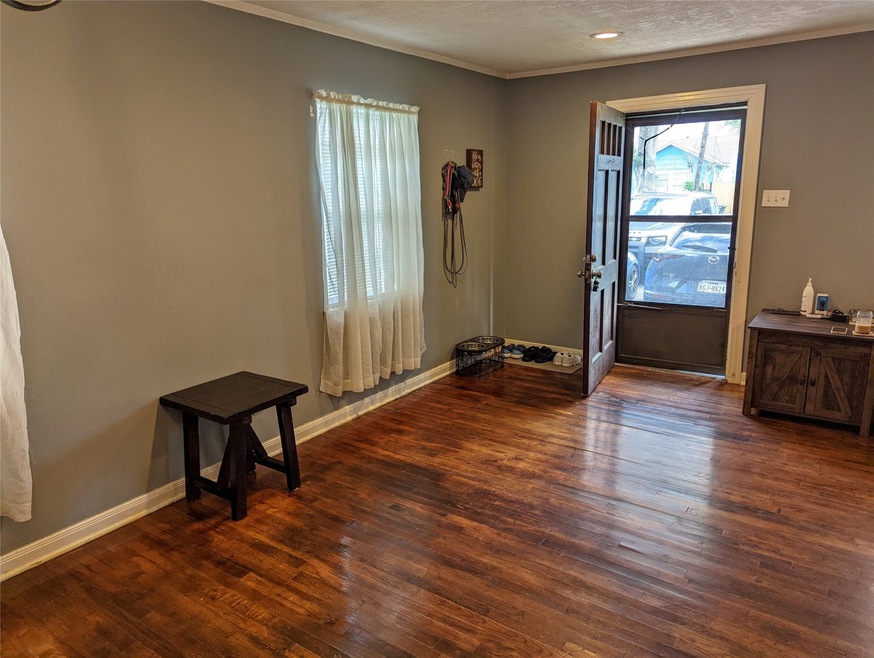 208 Melbourne St, Houston, TX 77022 - photo 1