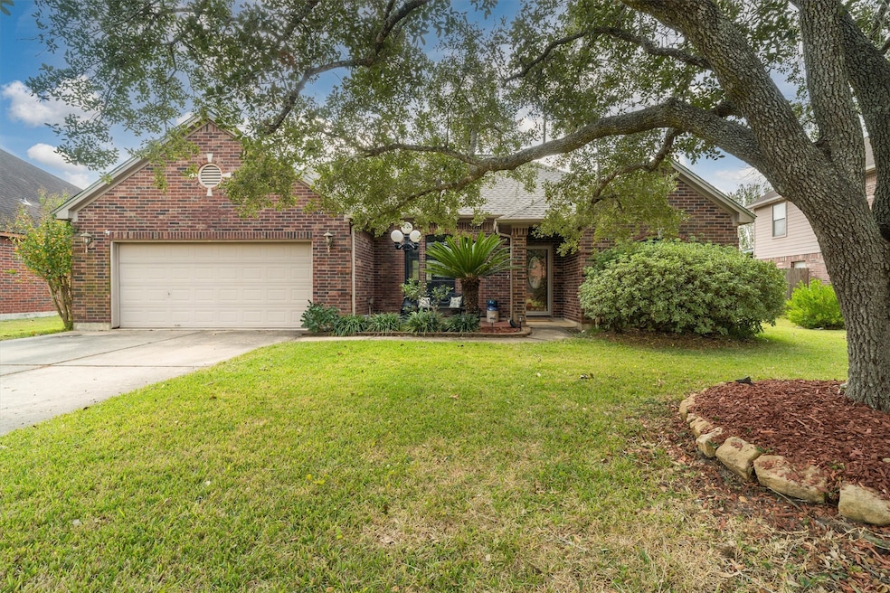 2609 Quail Run Dr, Alvin, TX 77511 - photo 1