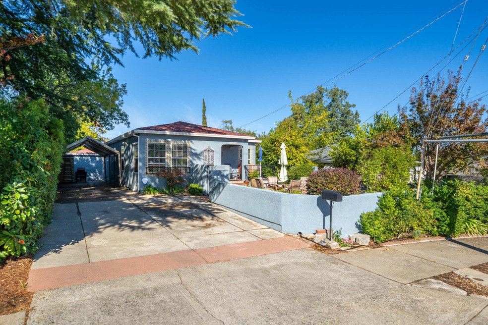 2058 Sonoma St-5