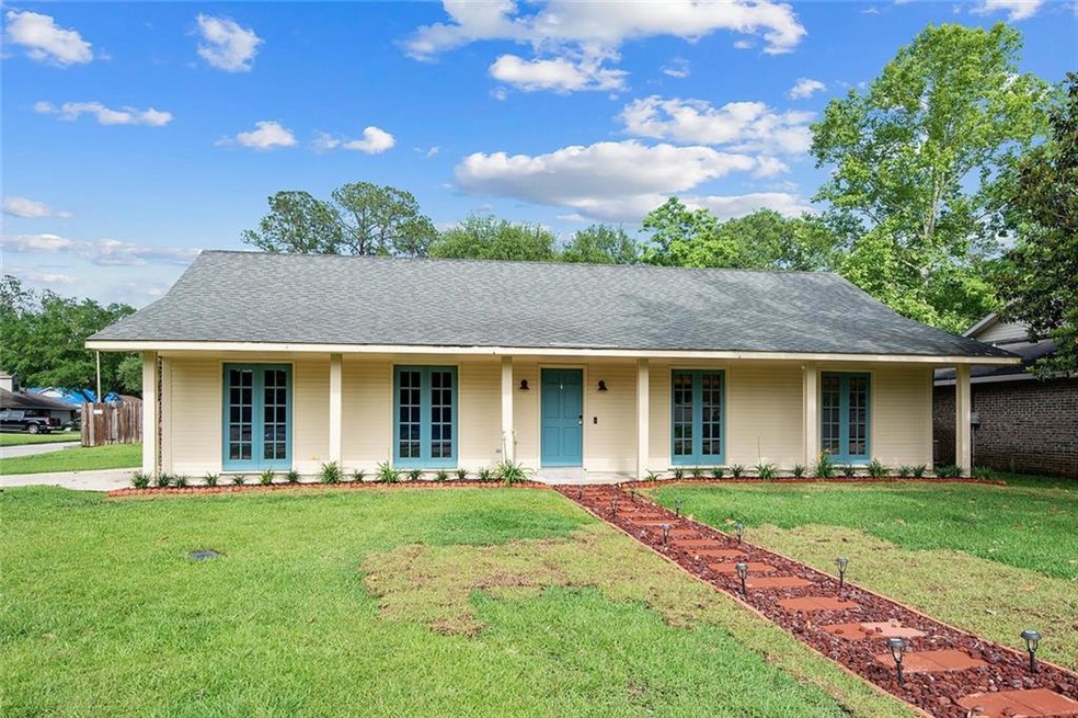 614 Lake Superior Dr, Slidell, LA 70461 - photo 1