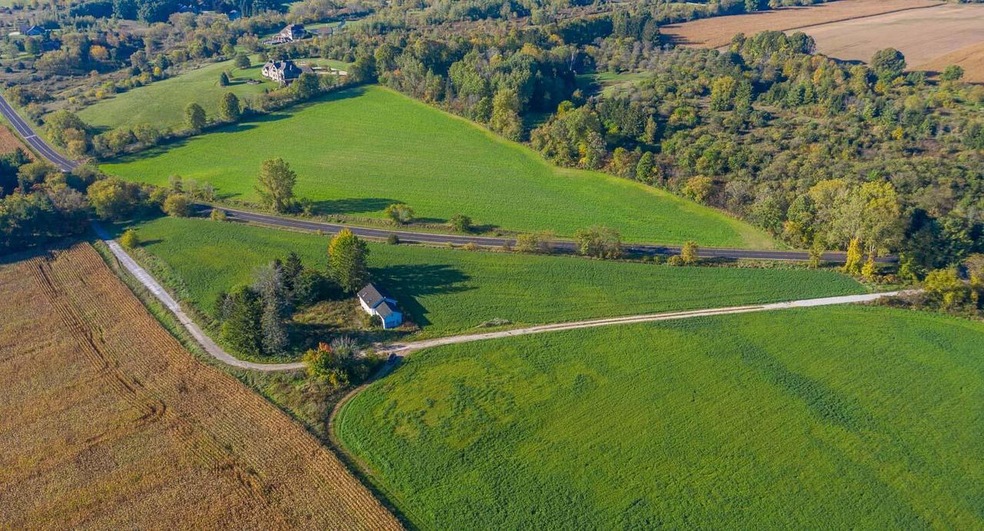 7357 Glacier Dr, West Bend, WI 53090 - photo 1