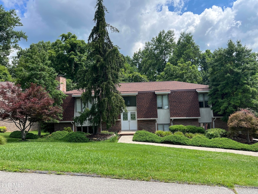 For Sale $423,900 • Co-Listing Agent