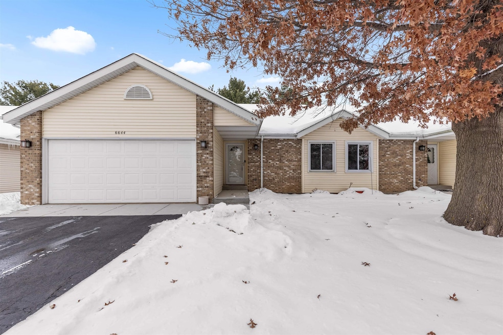 6644 N Point Rd unit 6, Rockford, IL 61108 - photo 1