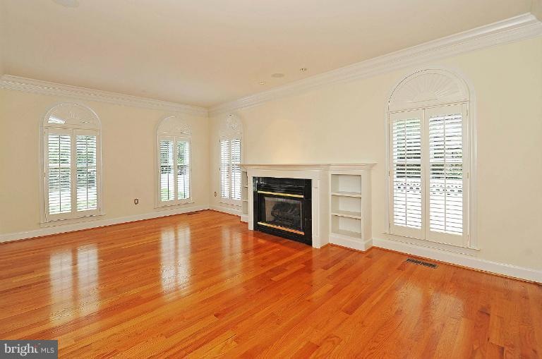 1912 Prices Ln, Alexandria, VA 22308 - photo 1