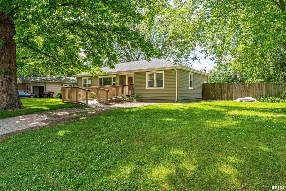 160 Regent St, Lincoln, IL 62656 - photo 1