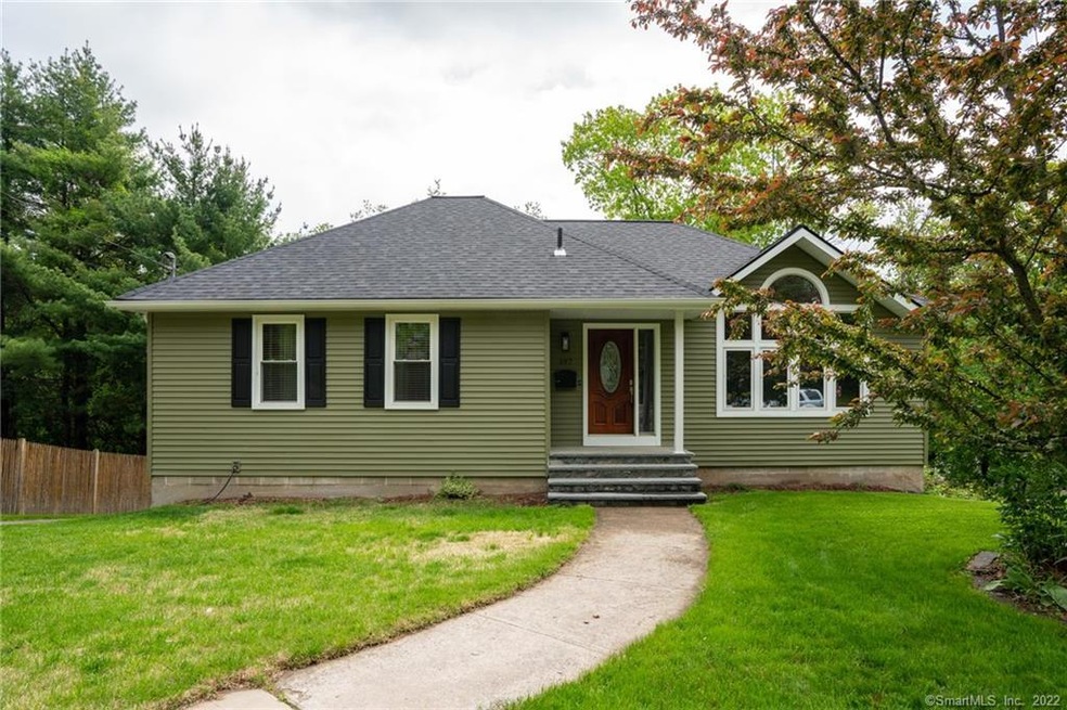 197 Oronoke Rd, Waterbury, CT 06708 - photo 1