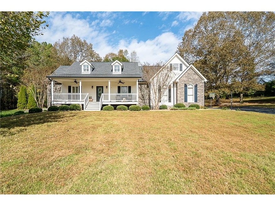Country farmhouse on 4 acres in pristine condition