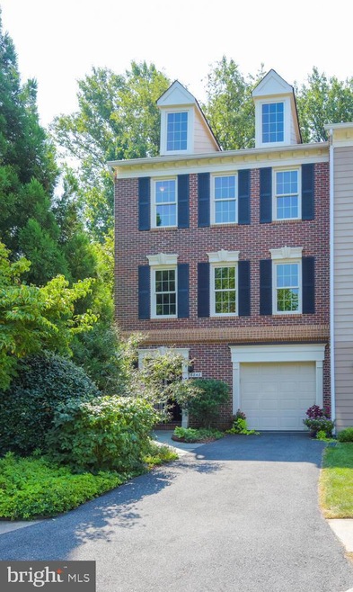 6848 Mclean Province Cir, Falls Church, VA 22043 - photo 1