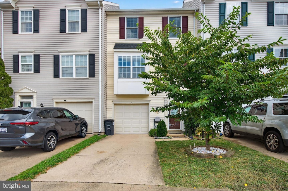 11082 Clovertree Ct, Manassas, VA 20109 - photo 1