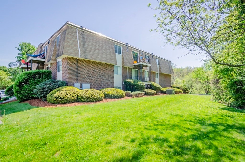 98 Pemberton St unit 34, Dracut, MA 01826 - photo 1