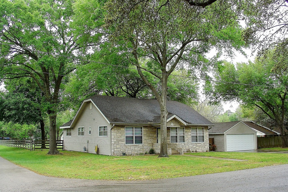 1403 Penick Rd, Waller, TX 77484 - photo 1