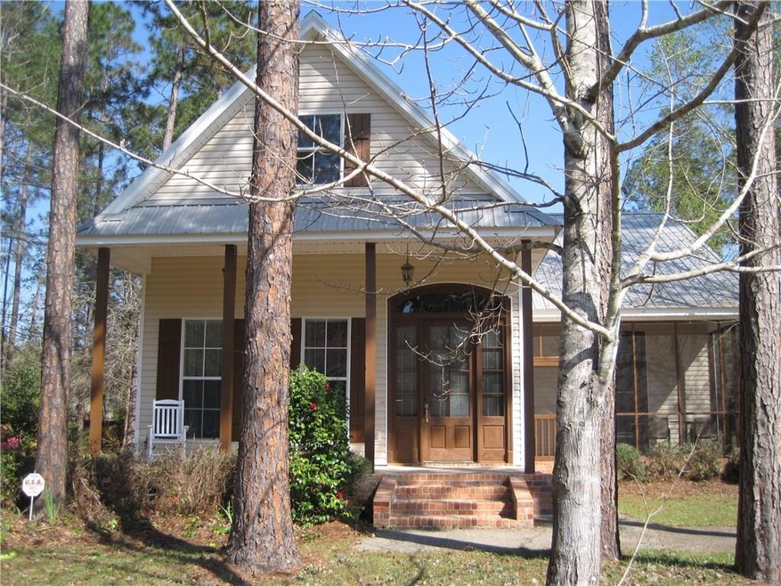 Charming Abita cottage with 10 ft. ceilings and 10
