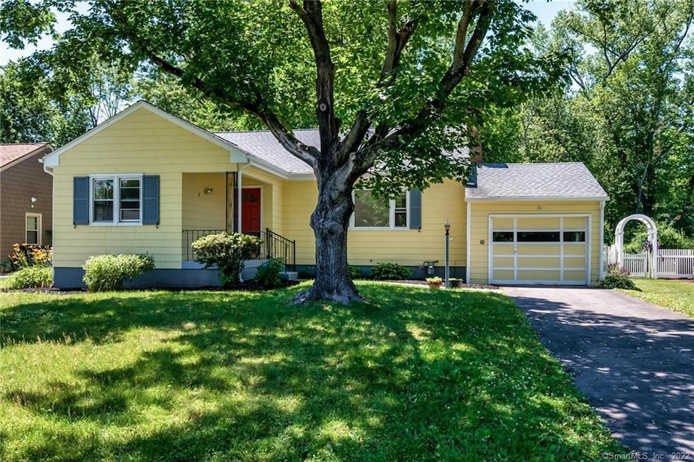 11 Lindy Ln, West Hartford, CT 06117 - photo 1