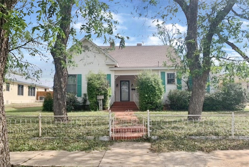 900 N 8th St, Ballinger, TX 76821 MLS 20320884