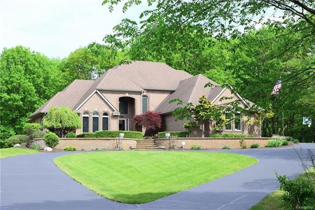 1925 Manalee Lane!