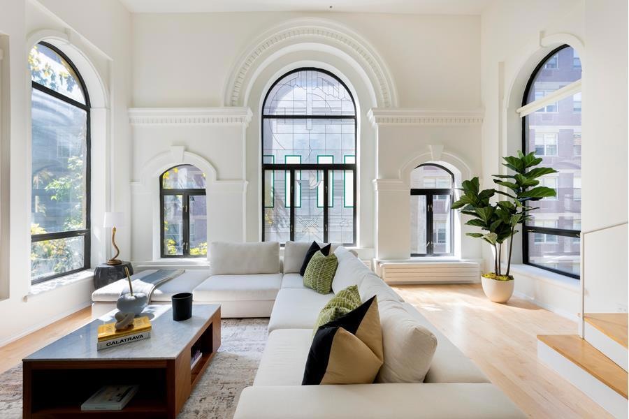 Sold $2,225,000 • Co-Listing Agent