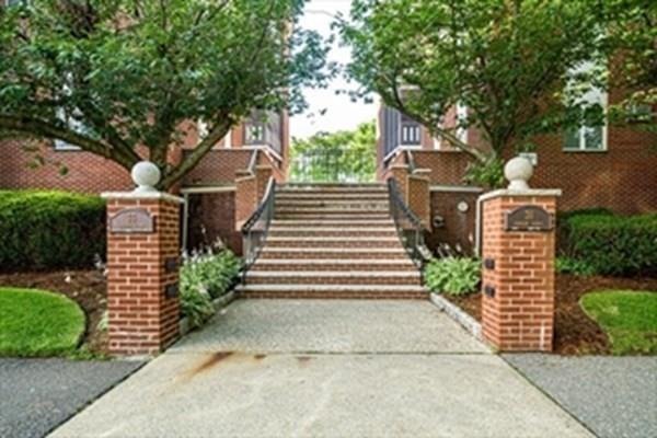 31 Lodgen Ct unit 2F, Malden, MA 02148 - photo 1