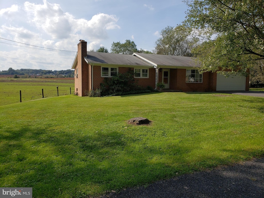 275 Edgewater Dr, Chambersburg, PA 17202 - photo 1