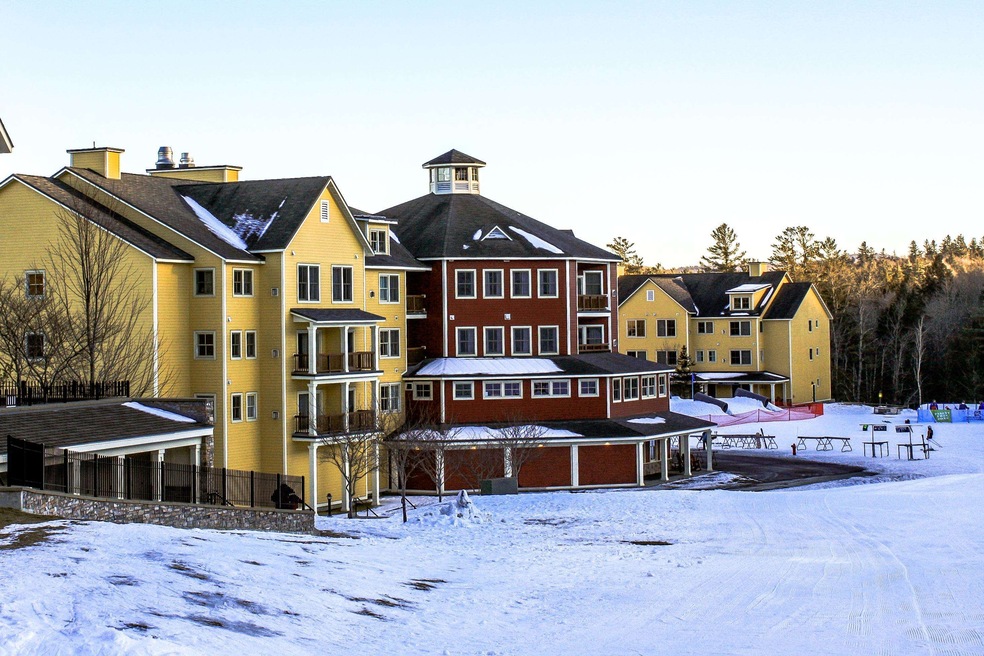 371/373 Qtr I V Jackson Gore Inn, Ludlow, VT 05149 - photo 1