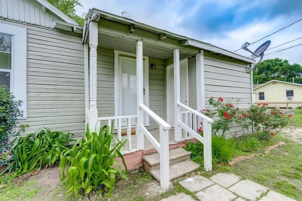 7711 James Franklin St, Houston, TX 77088 - photo 1