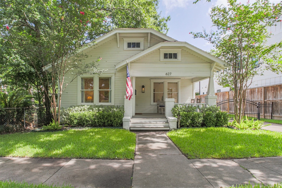 Beautifully updated 2 bedroom 2 bath home in the h
