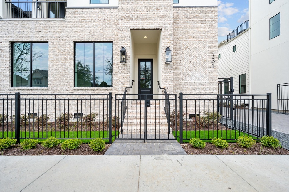 731 E 10th St, Houston, TX 77008 - photo 1