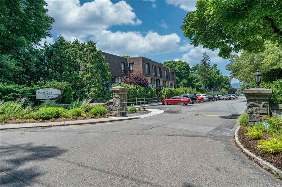 514 Kemeys Ave unit 514, Briarcliff Manor, NY 10510 - photo 1