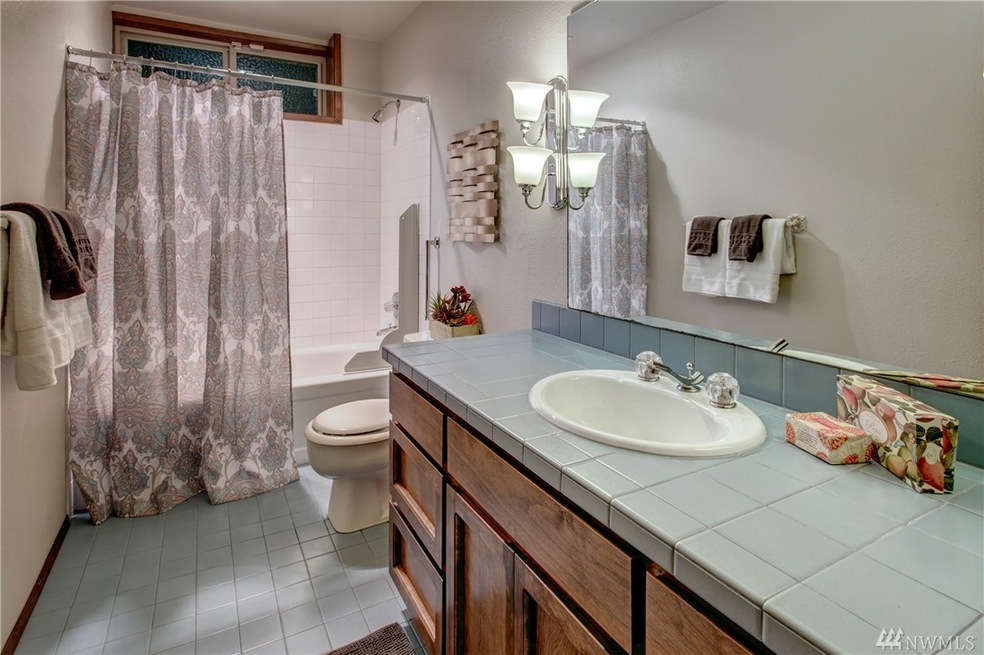 3838 W Mercer Way, Mercer Island, WA 98040 - photo 1