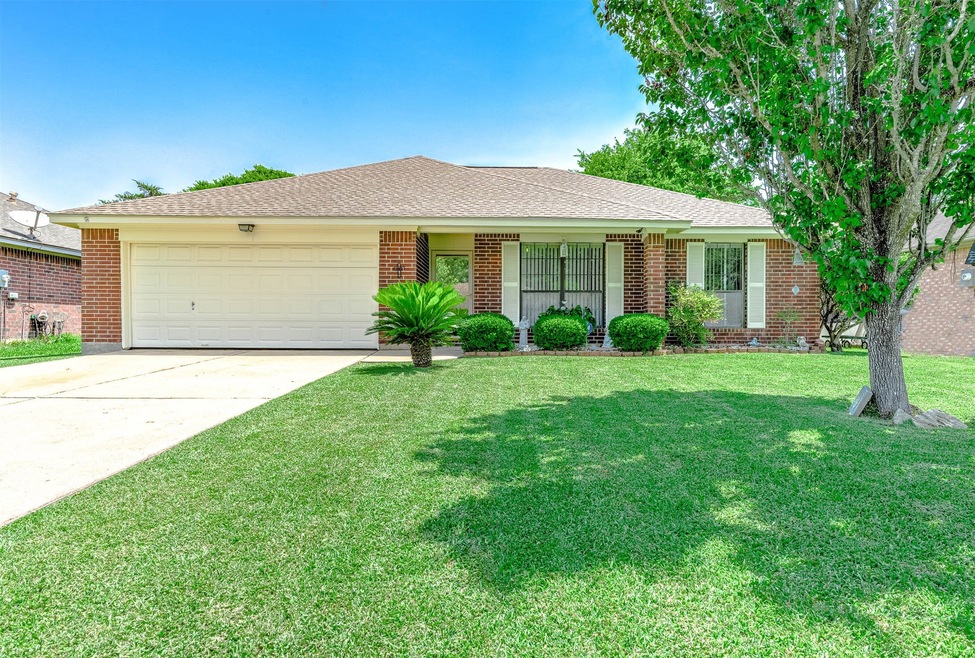 2802 Dove Tree Dr, Alvin, TX 77511 - photo 1