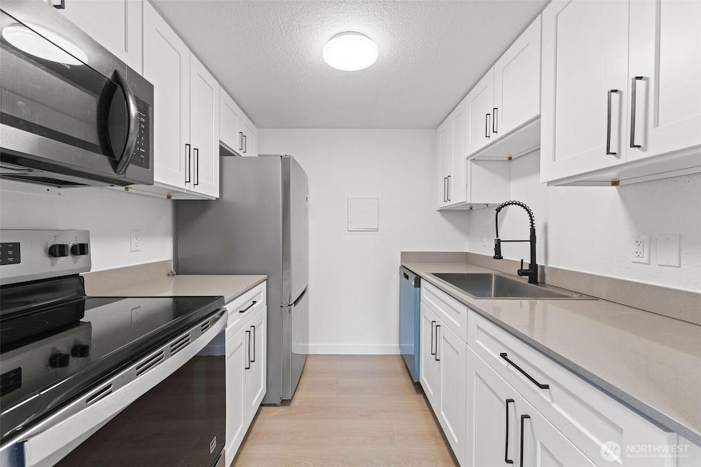 14020 Juanita Dr NE unit B3, Kirkland, WA 98034 - photo 1