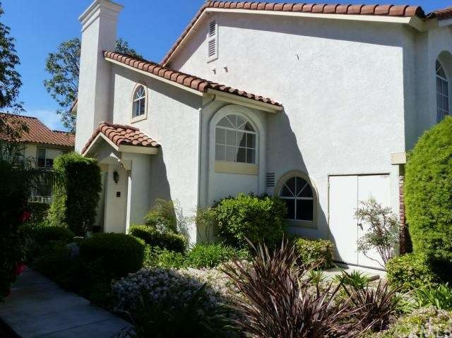 Private front entry - end unit