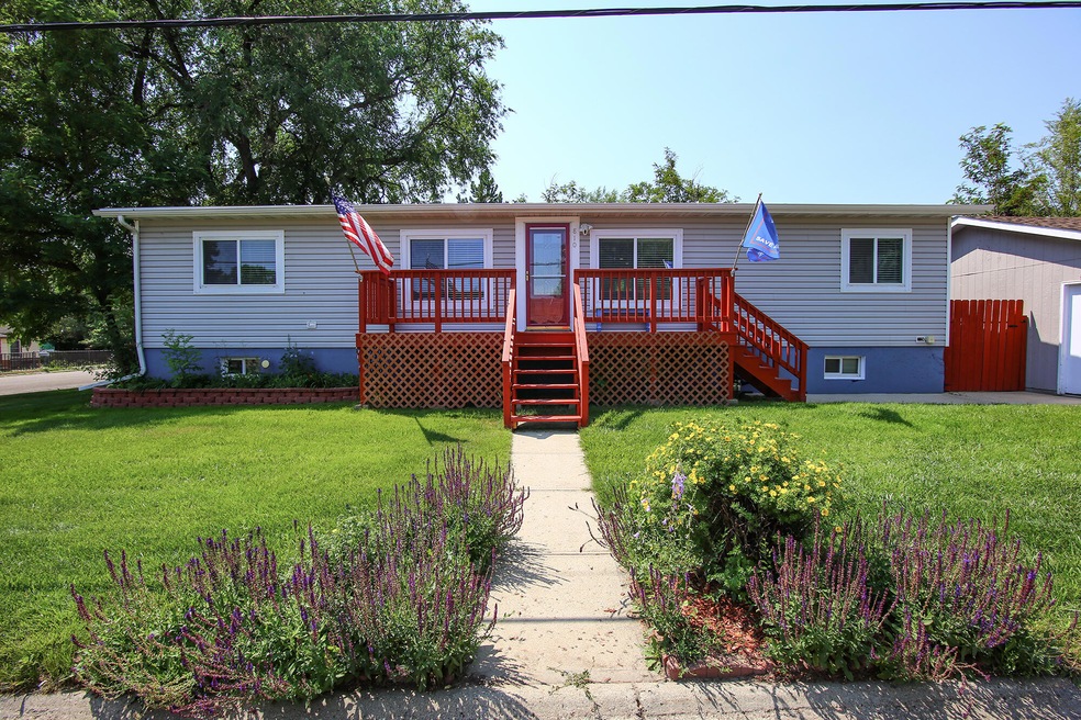 810 W 10th Street