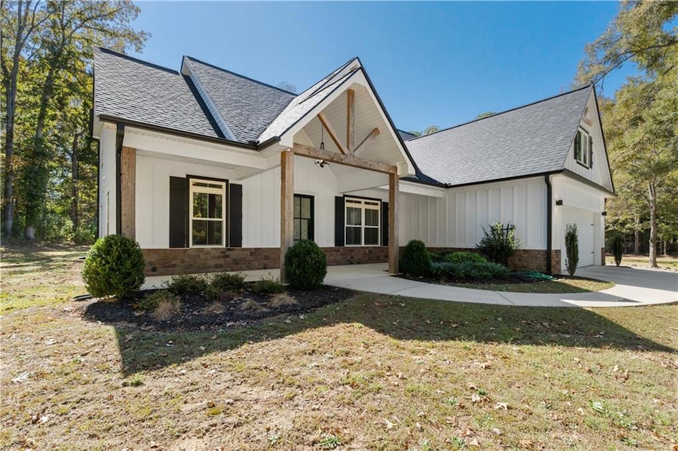 130 E Crestwood Rd, Tyrone, GA 30290 - photo 1