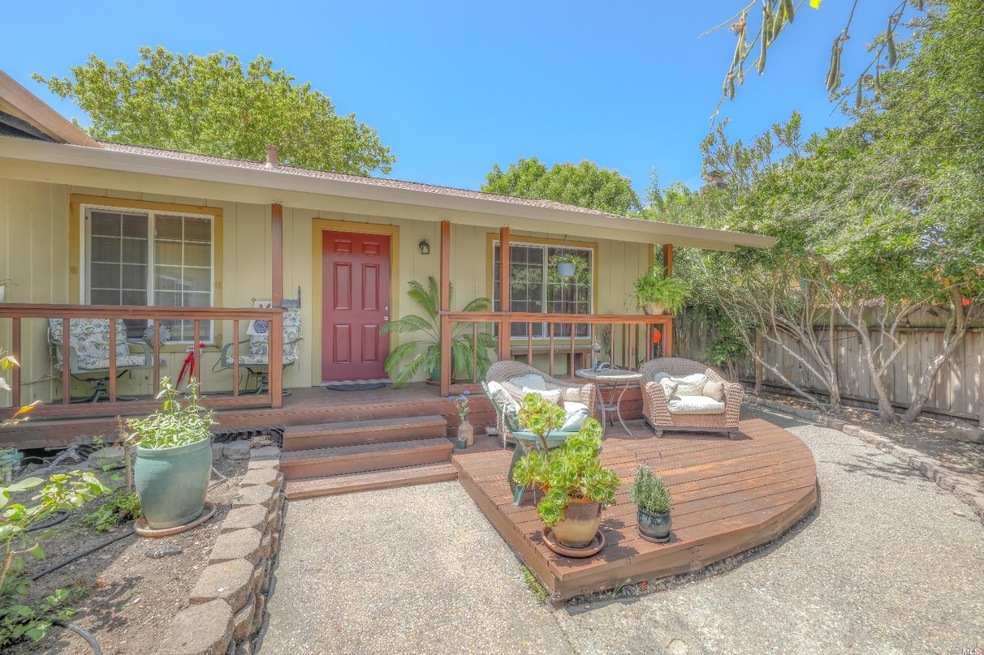 Welcoming Private Front Courtyard