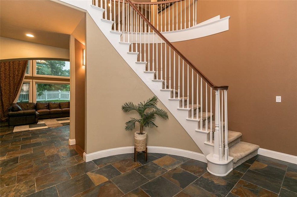 2817 Seneca Ct NE, Cedar Rapids, IA 52402 - photo 1