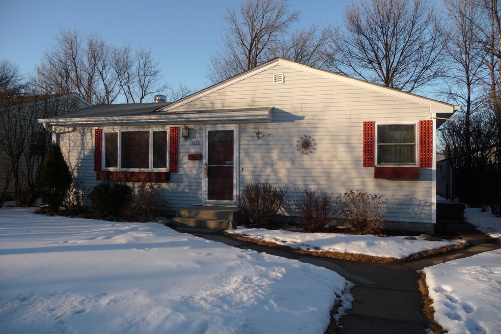 1520 13th Ave S, Grand Forks, ND 58201 - photo 1