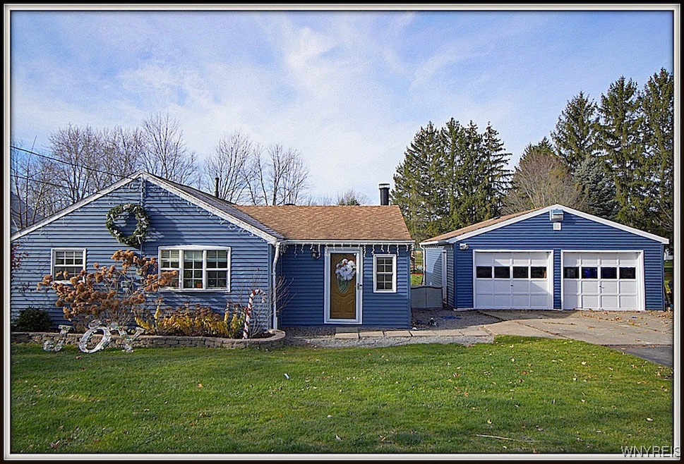 6270 Bear Ridge Rd, Lockport, NY 14094 - photo 1