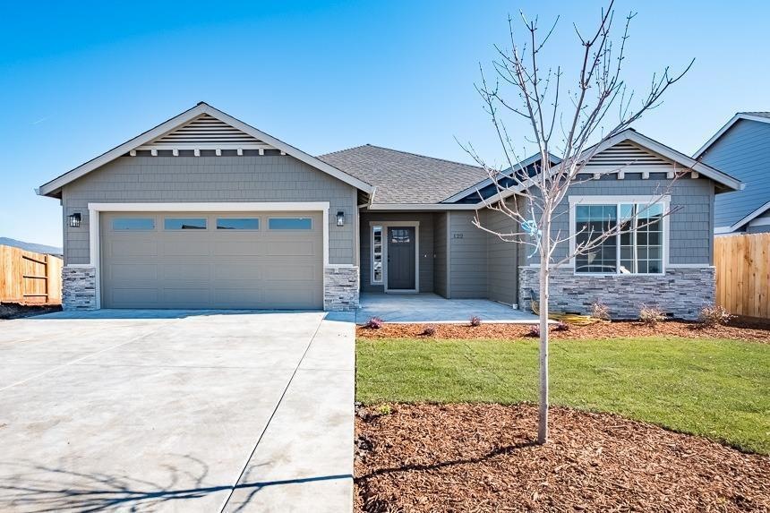 987 Stonewater Dr, Eagle Point, OR 97524 - photo 1