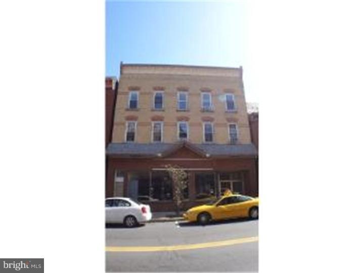 661 Main St unit 2, Slatington, PA 18080 - photo 1