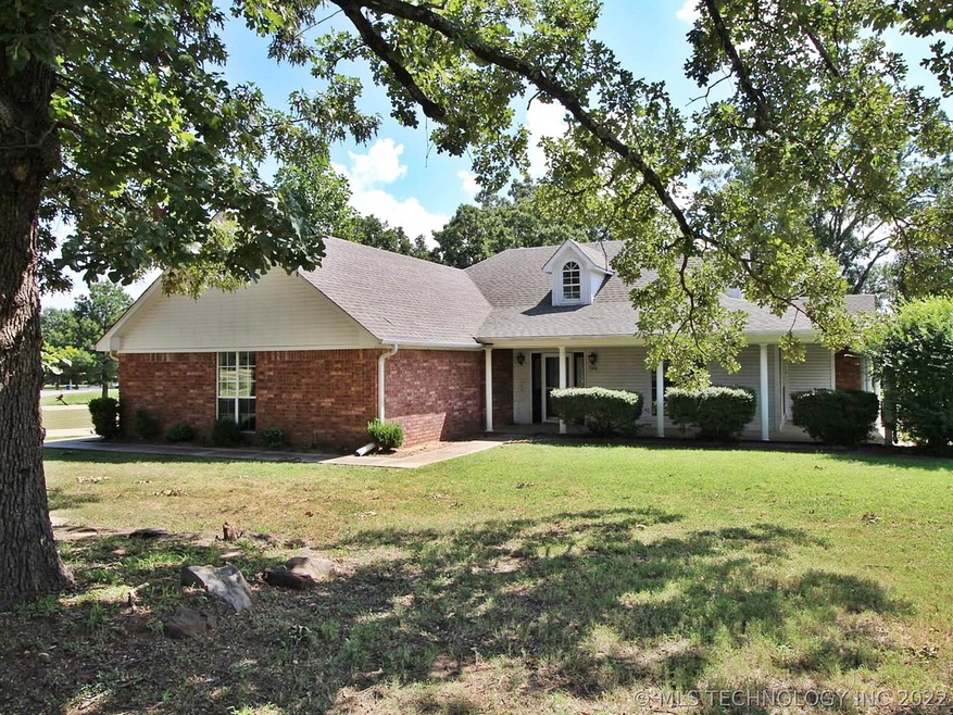 704 Stephanie St, Muldrow, OK 74948 - photo 1