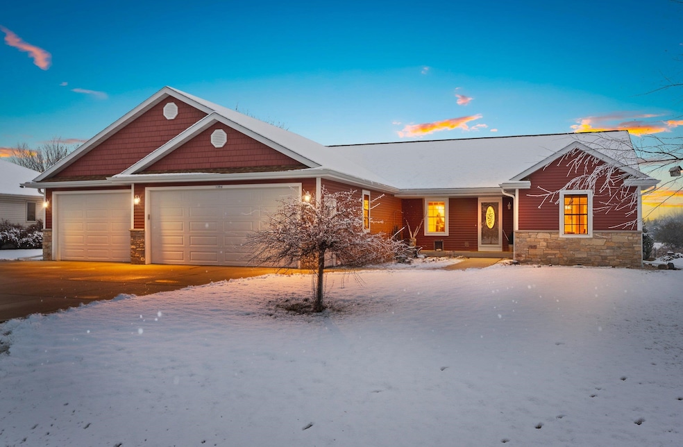 1394 Olde Apple Ln, Oshkosh, WI 54904 - photo 1