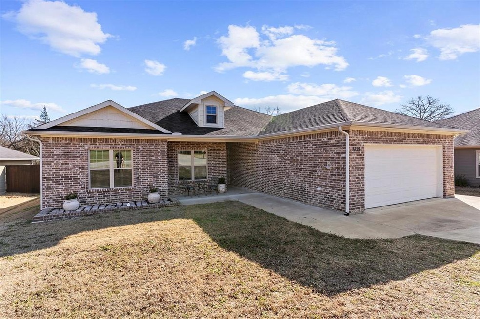 1821 Woodland Park Dr, Denison, TX 75020 - photo 1
