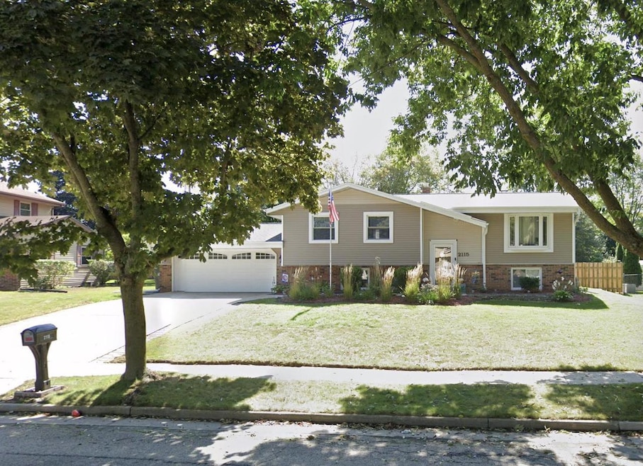 2115 Ruben Dr, Waukesha, WI 53186 - photo 1