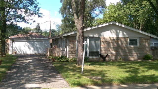 408 Blackhawk Ave, Carpentersville, IL 60110 - photo 1