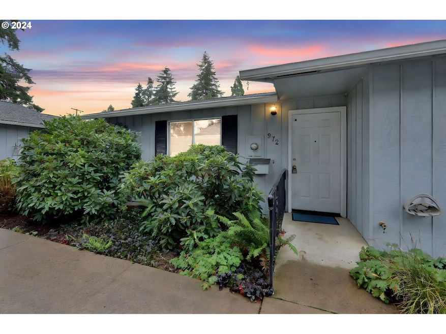 972 W L St unit 3, Springfield, OR 97477 - photo 1