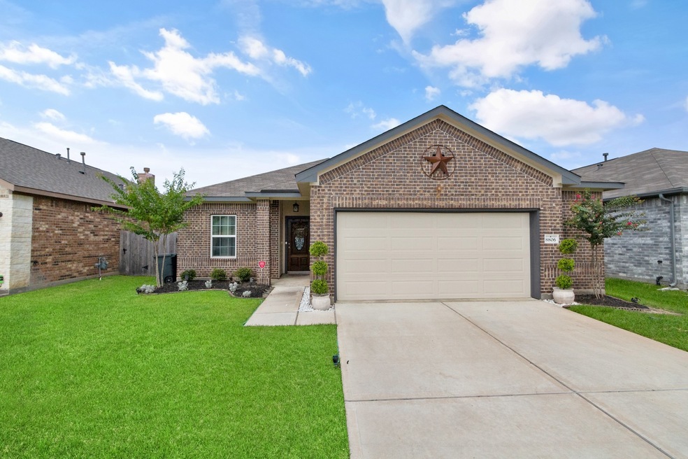 Welcome home to this charming single-story CastleRock design located on a quiet cul-de-sac lot in the highly desired community of Goose Creek Landing.