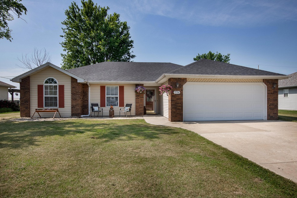 776 W Pearl St, Bolivar, MO 65613 - photo 1