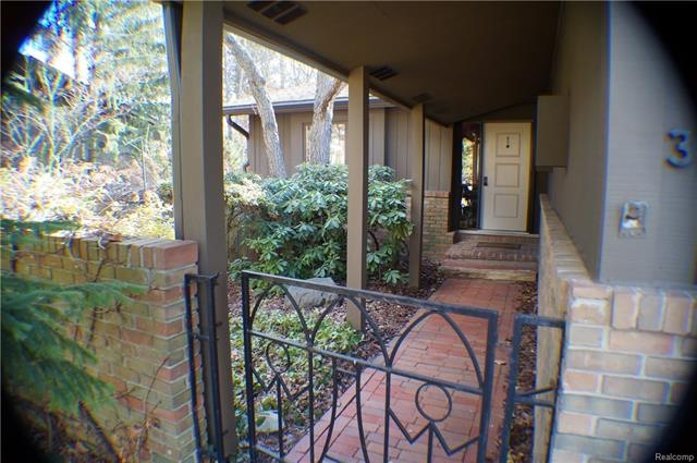 GATED ENTRY WITH GARDENS