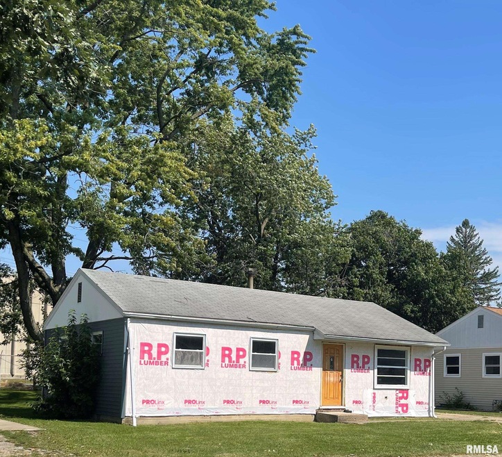 208 Welch Dr, Lincoln, IL 62656 - photo 1